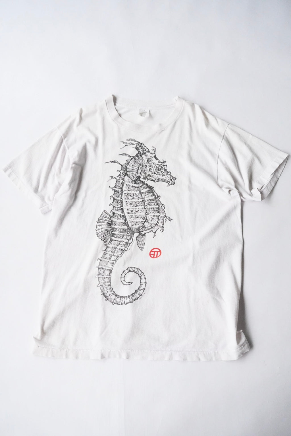 1990s seahorse graphic tee
