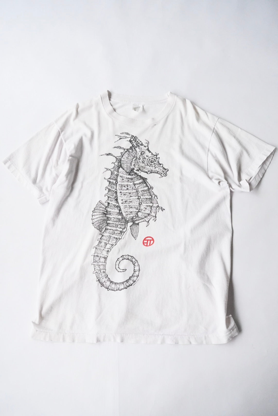 1990s seahorse graphic tee