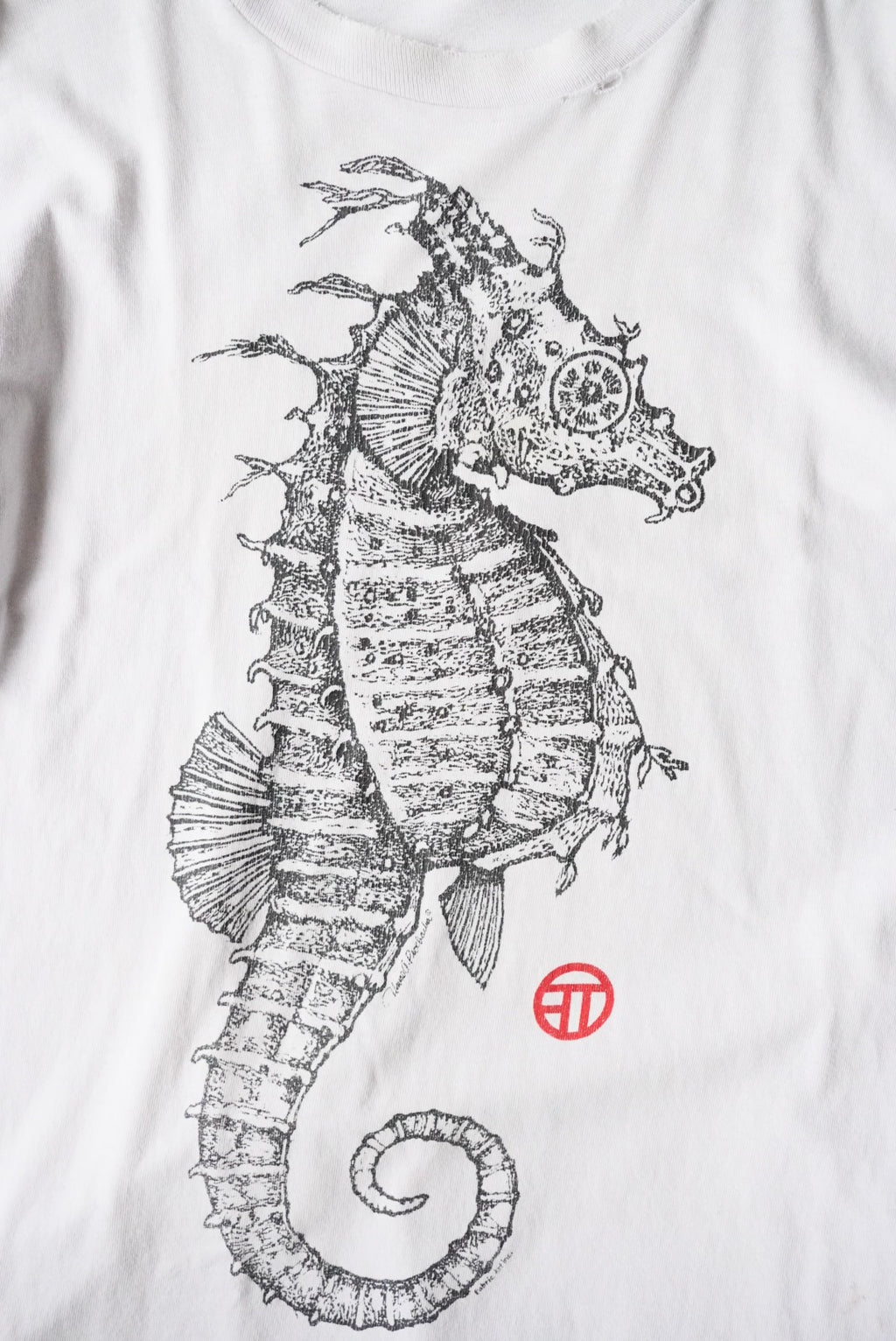1990s seahorse graphic tee