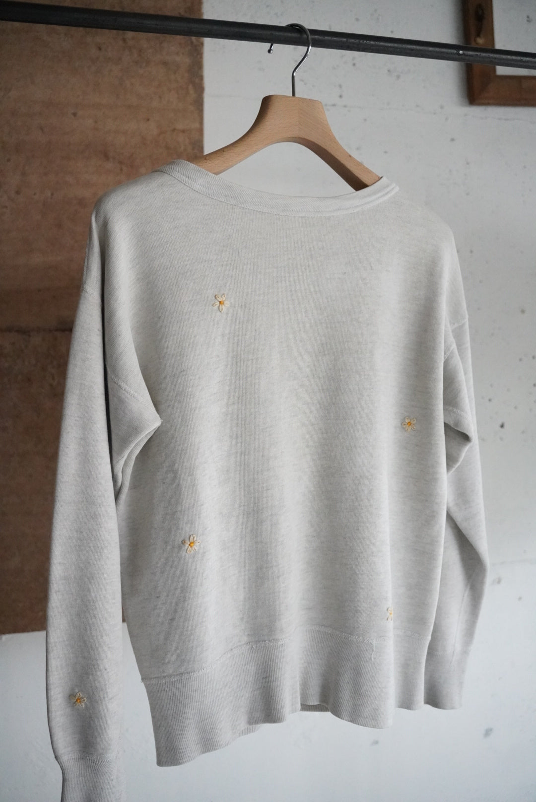 1950s front V flower embroidery sweat