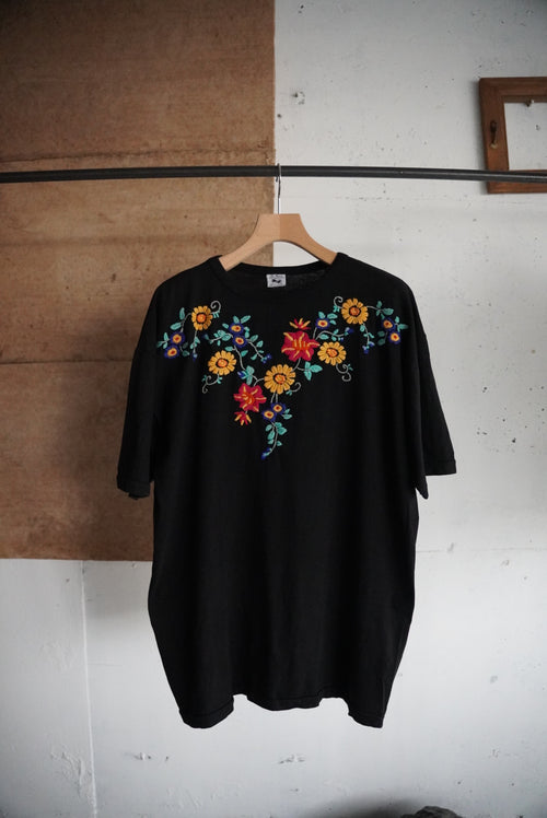 1990s Guatemala embroidery tee "flower"