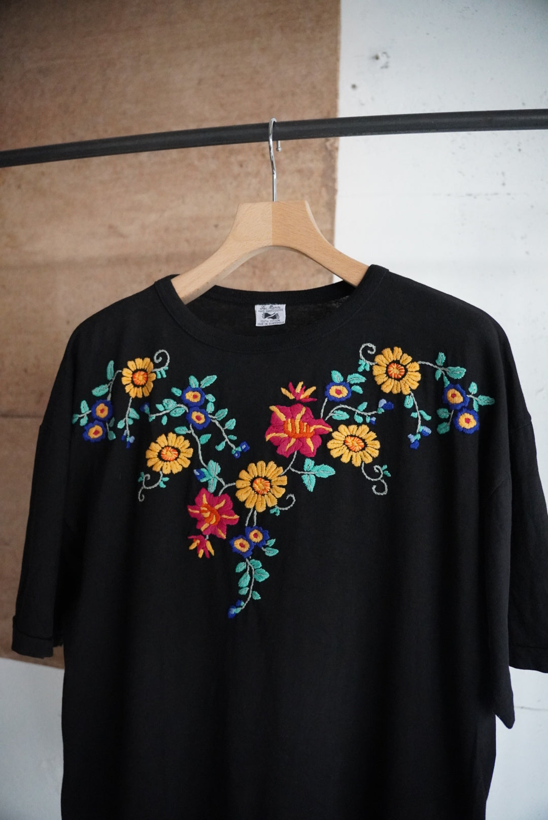 1990s Guatemala embroidery tee "flower"