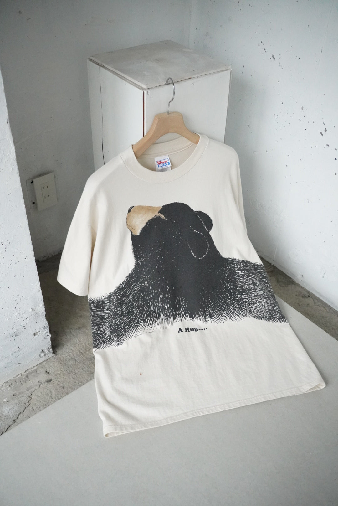 1990s hug bear tee