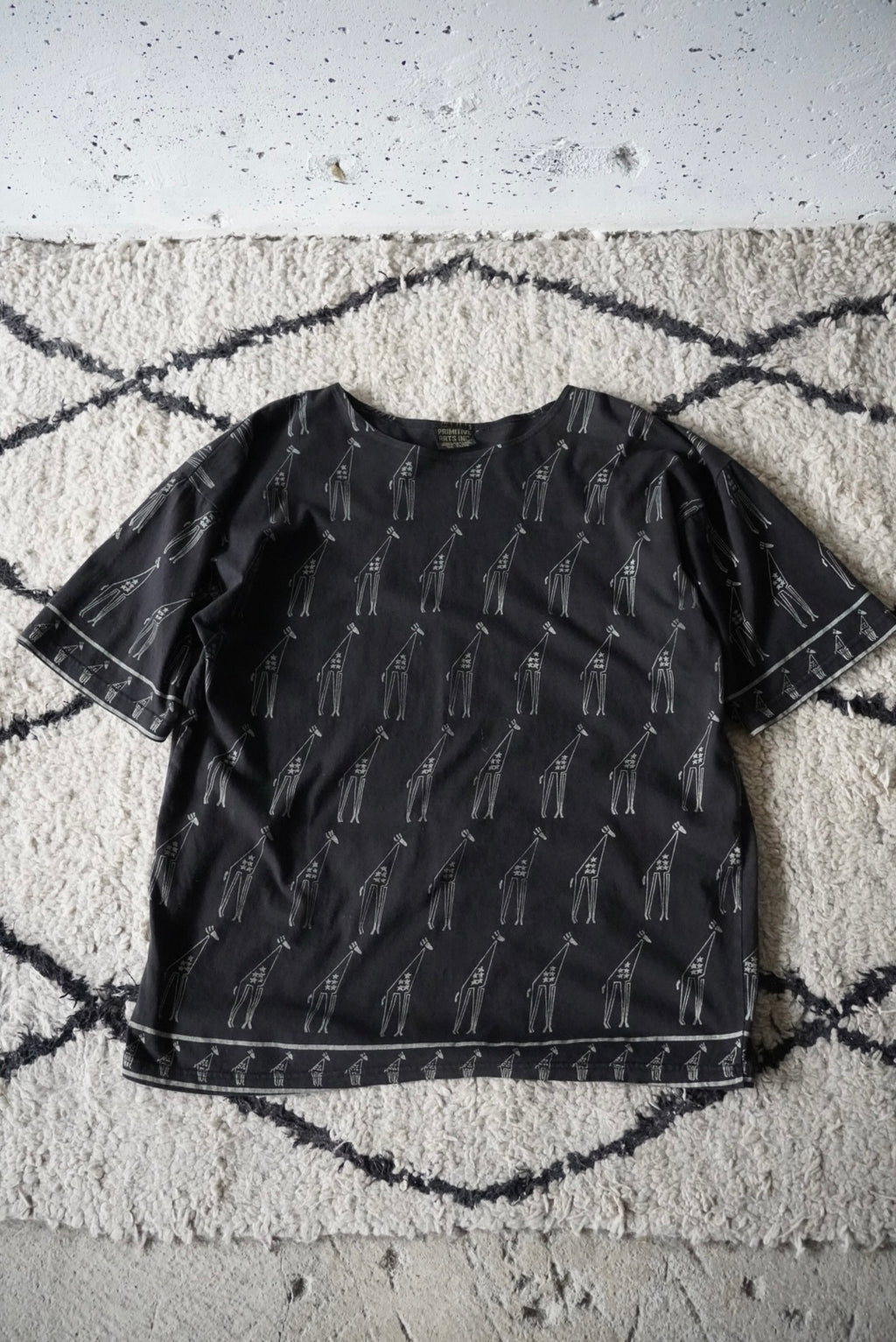 1990s giraffe all over print tee