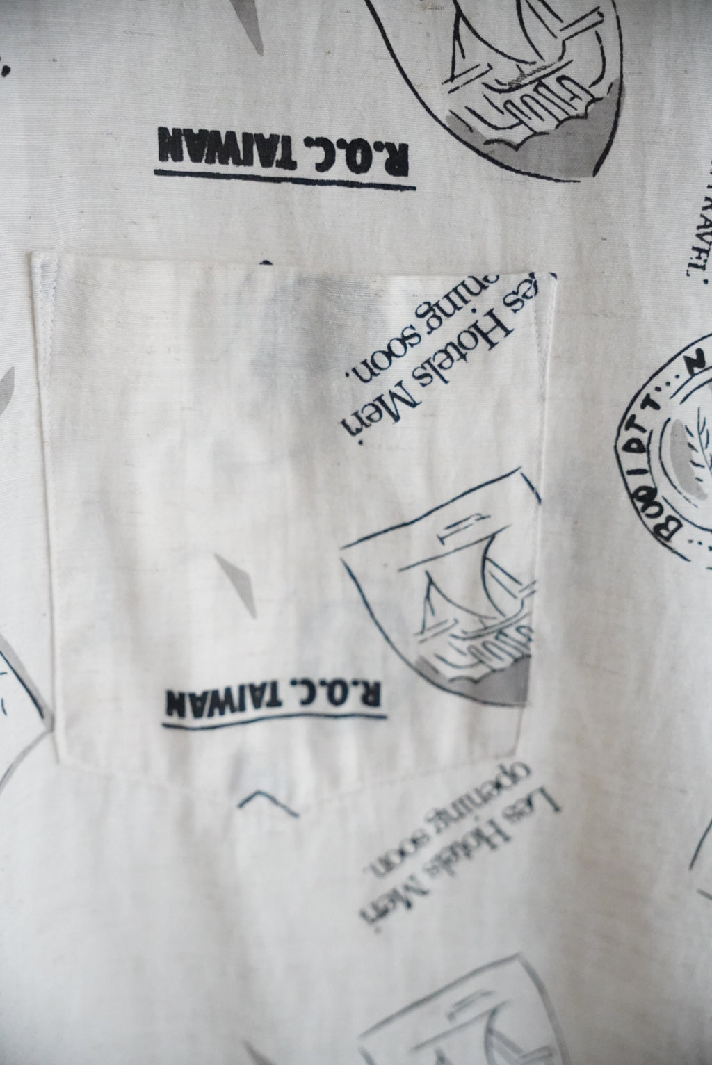 1970s Wappen pattern open collar shirt